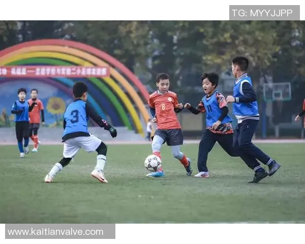 闪耀绿茵场的足球明星女孩展现出无限潜力与激情的魅力之旅 闪耀绿茵场的足球明星女孩展现出无限潜力与激情的魅力之旅